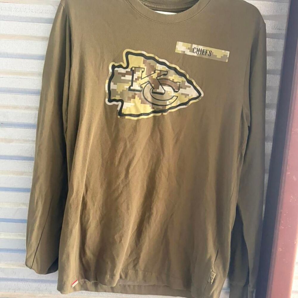 Nike Men's Khaki and Green T-shirt